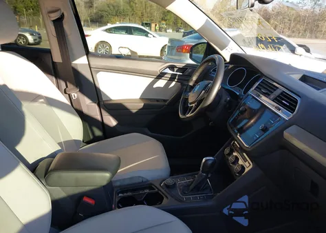 2021 Volkswagen Tiguan 2.0T Se/2.0T Se R-Line Black/2.0T Sel z USA, uszkodzony, nr VIN 3VV2B7AX5MM099443